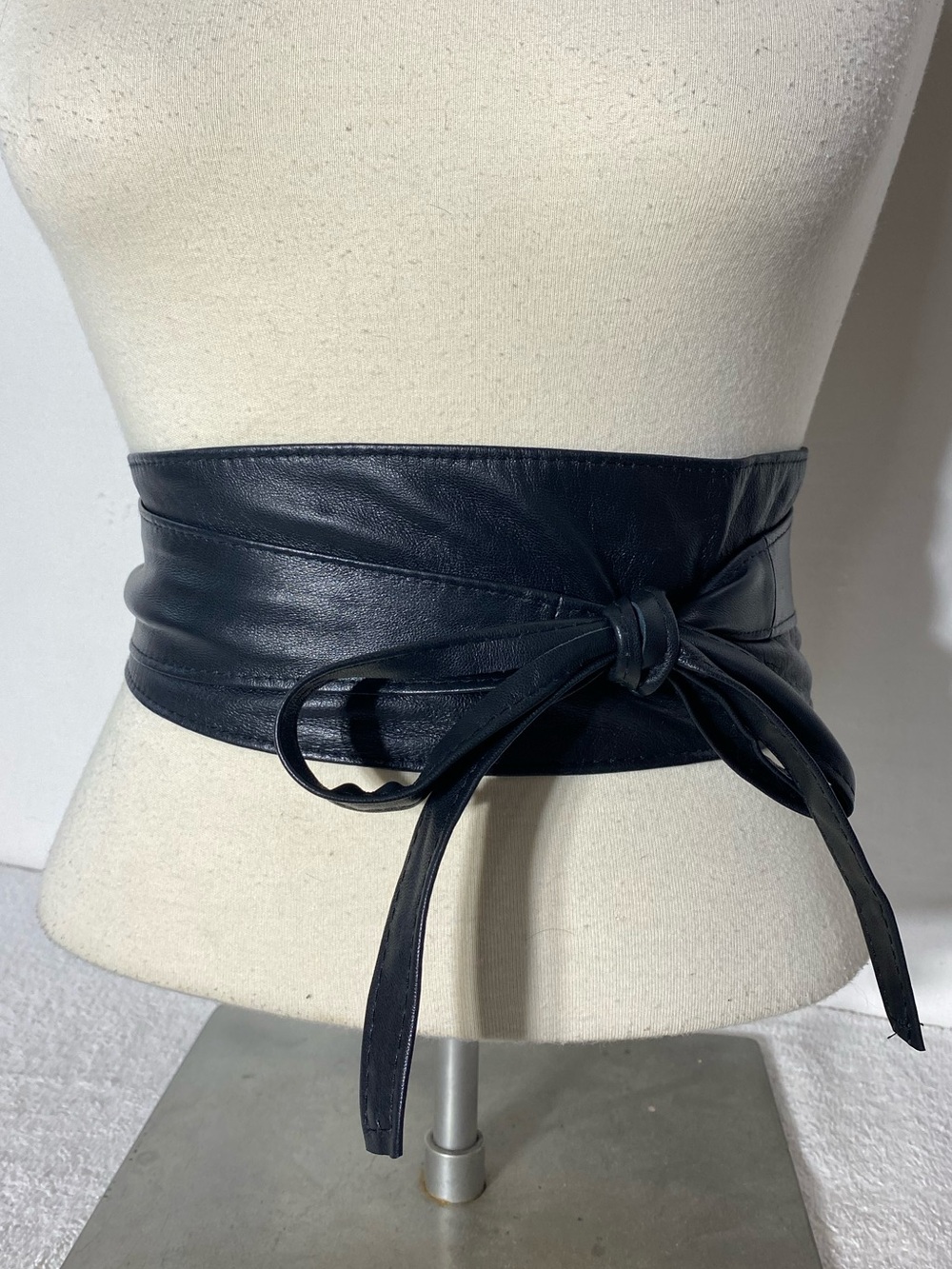 Vintage Impronta Black Leather Waist Tie Belt Boho Goth Office Siren Retro